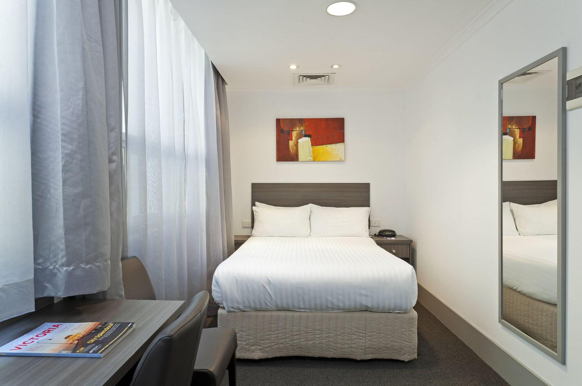 Causeway Inn On The Mall Melbourne Exterior photo