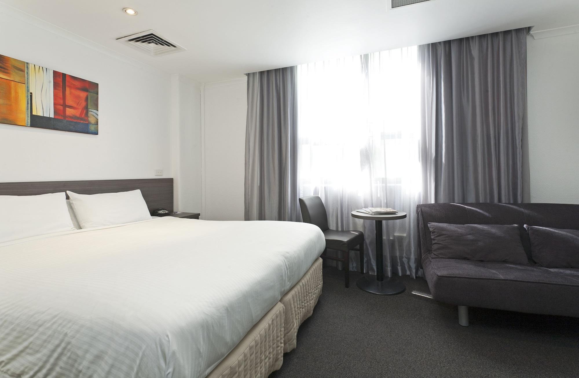 Causeway Inn On The Mall Melbourne Exterior photo