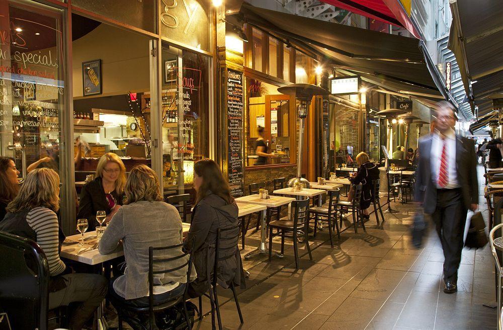 Causeway Inn On The Mall Melbourne Exterior photo