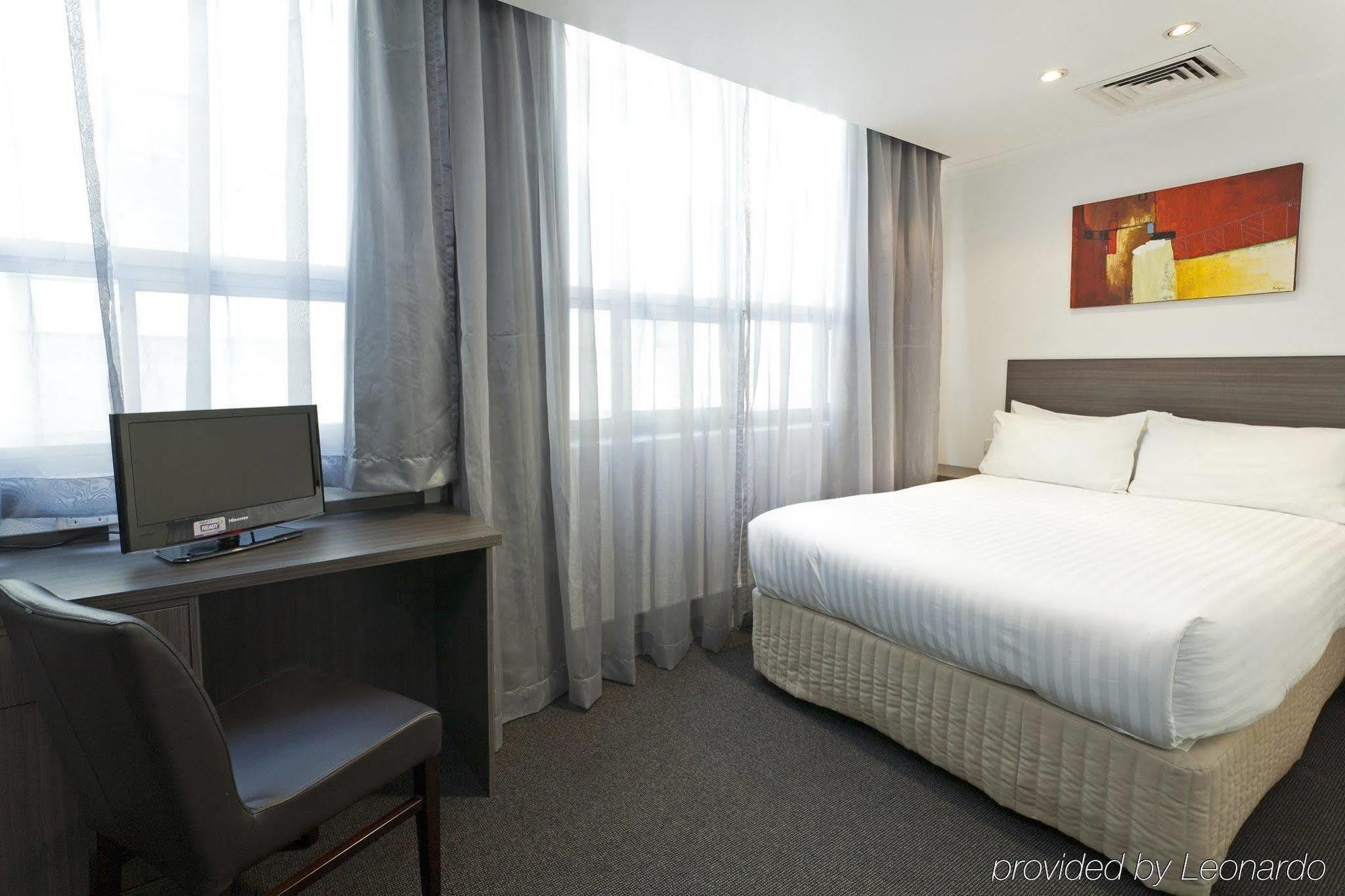 Causeway Inn On The Mall Melbourne Exterior photo