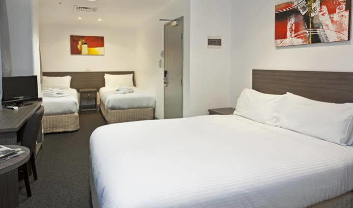 Causeway Inn On The Mall Melbourne Exterior photo
